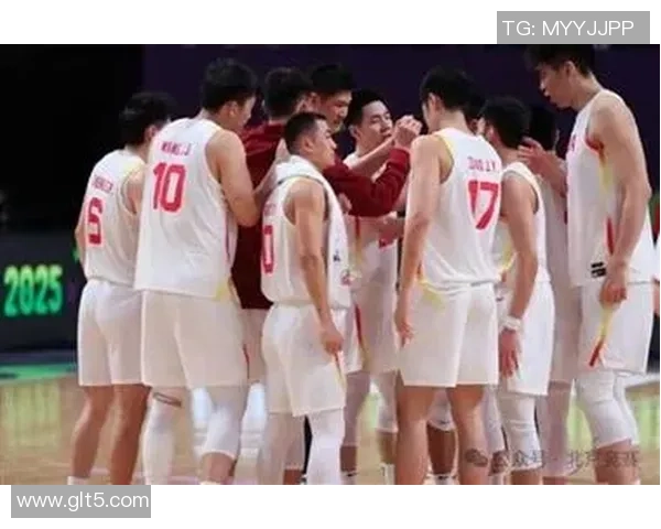 男篮红队迎战埃及队全力争胜展现实力与团队合作精神